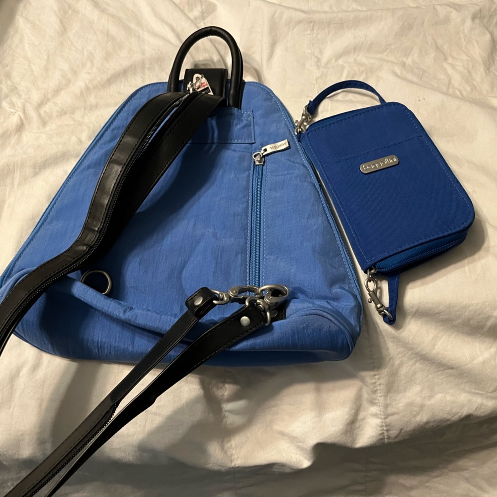 Baggallini convertible backpack with non-matching wristlet
